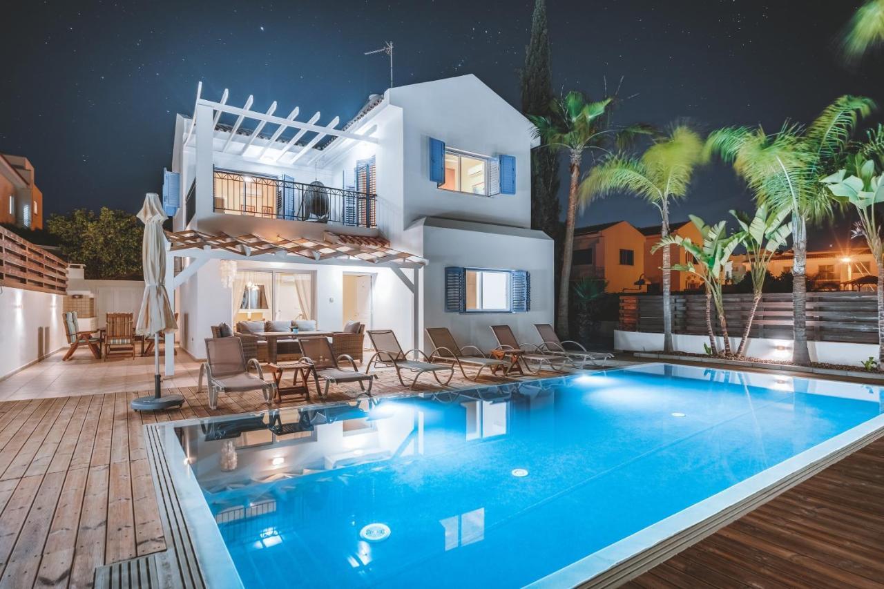 Amphitrite Villa Паралимни Экстерьер фото