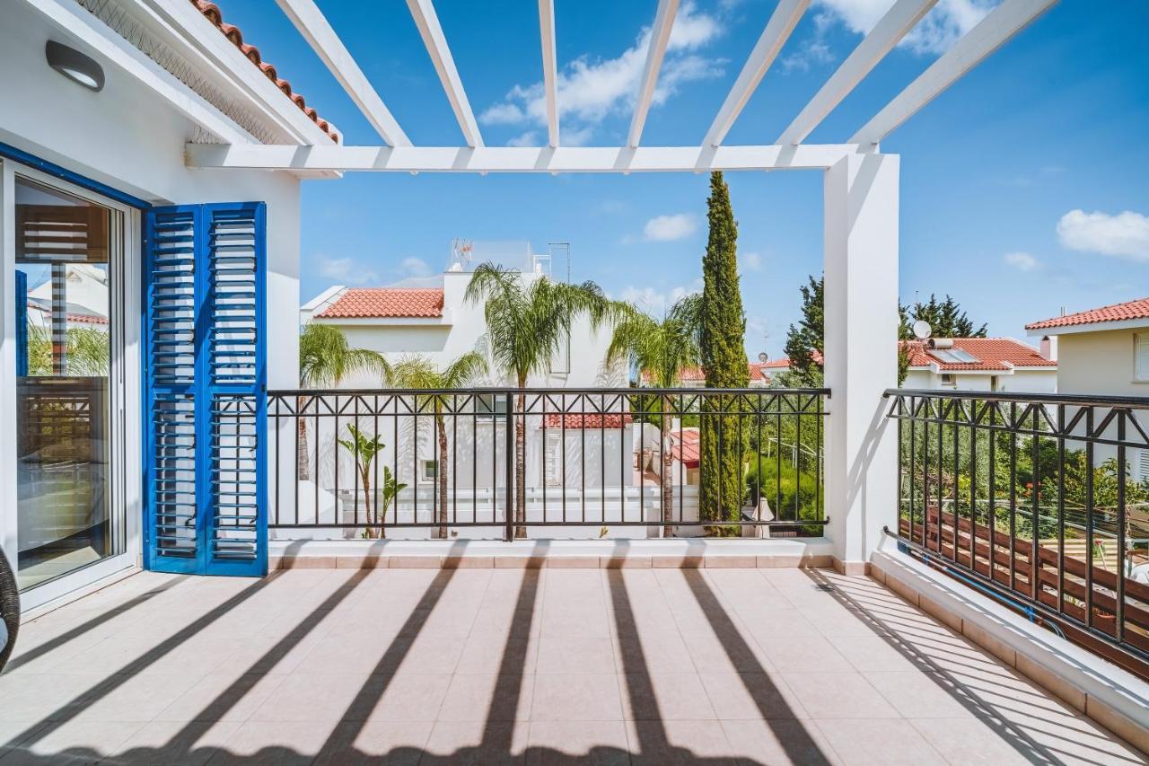 Amphitrite Villa Паралимни Экстерьер фото